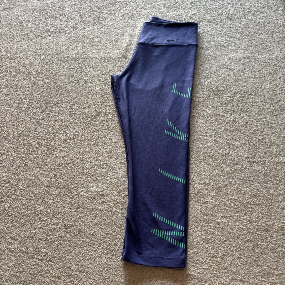 NIKE CAPRI LEGGINS S DRI-FIT HIGH WAISTED CROPPED PANTS PURPLE SPELLED OUT LOGO
